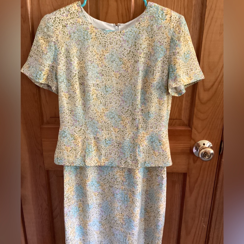 Maggy London 100% silk knee-length dress with peplum.  Fully lined. Size 4.